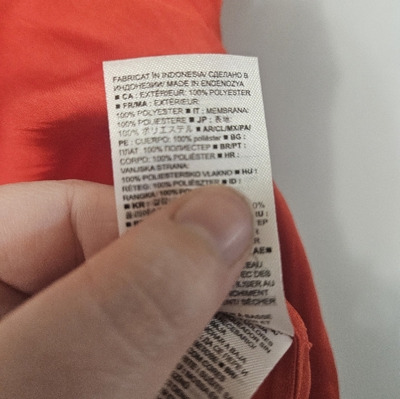 Banana Republic Red V Neck Sleeveless Blouse! - Picture 4 of 6